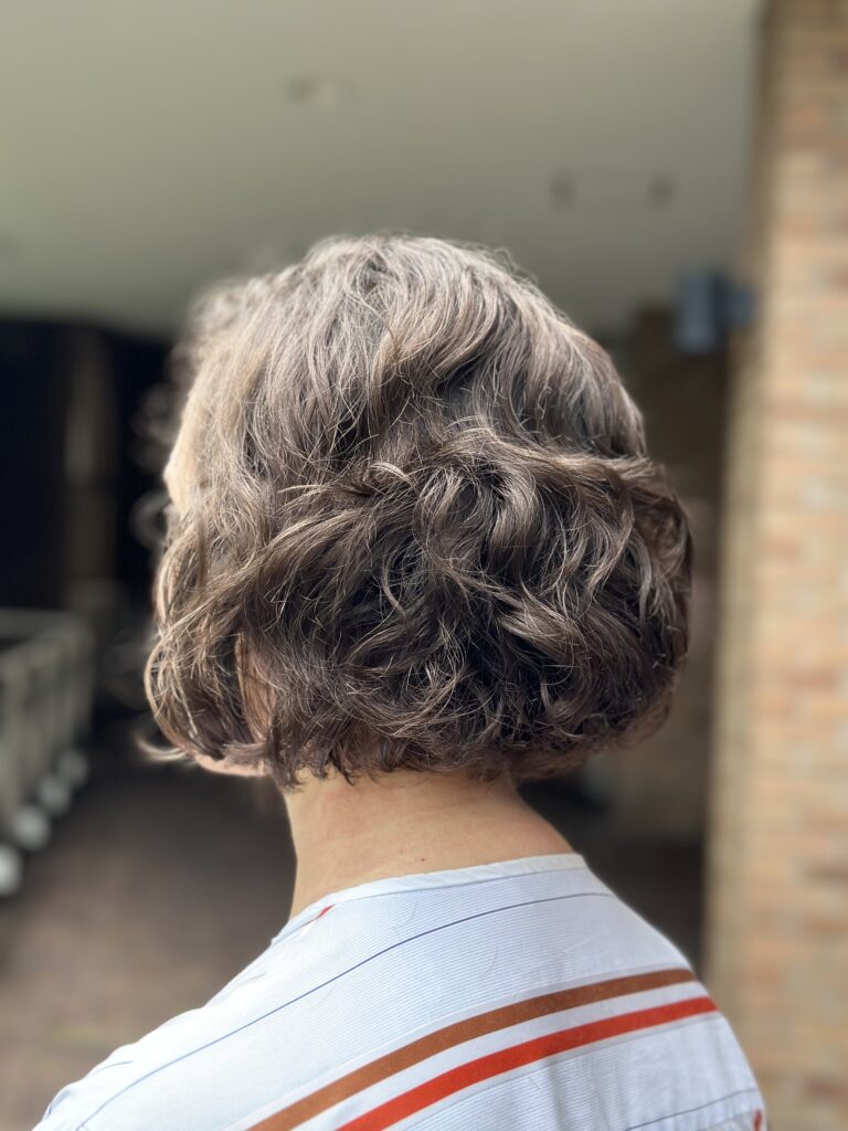 Haircuts and coloring - Image 3